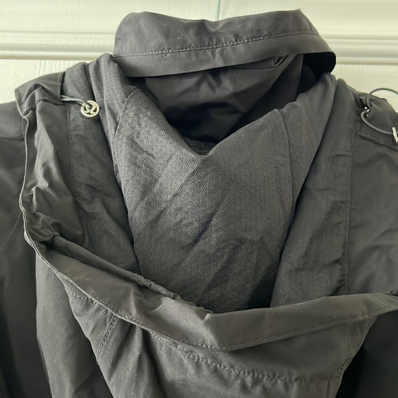 EUC Lululemon running jacket - Picture 12 of 15